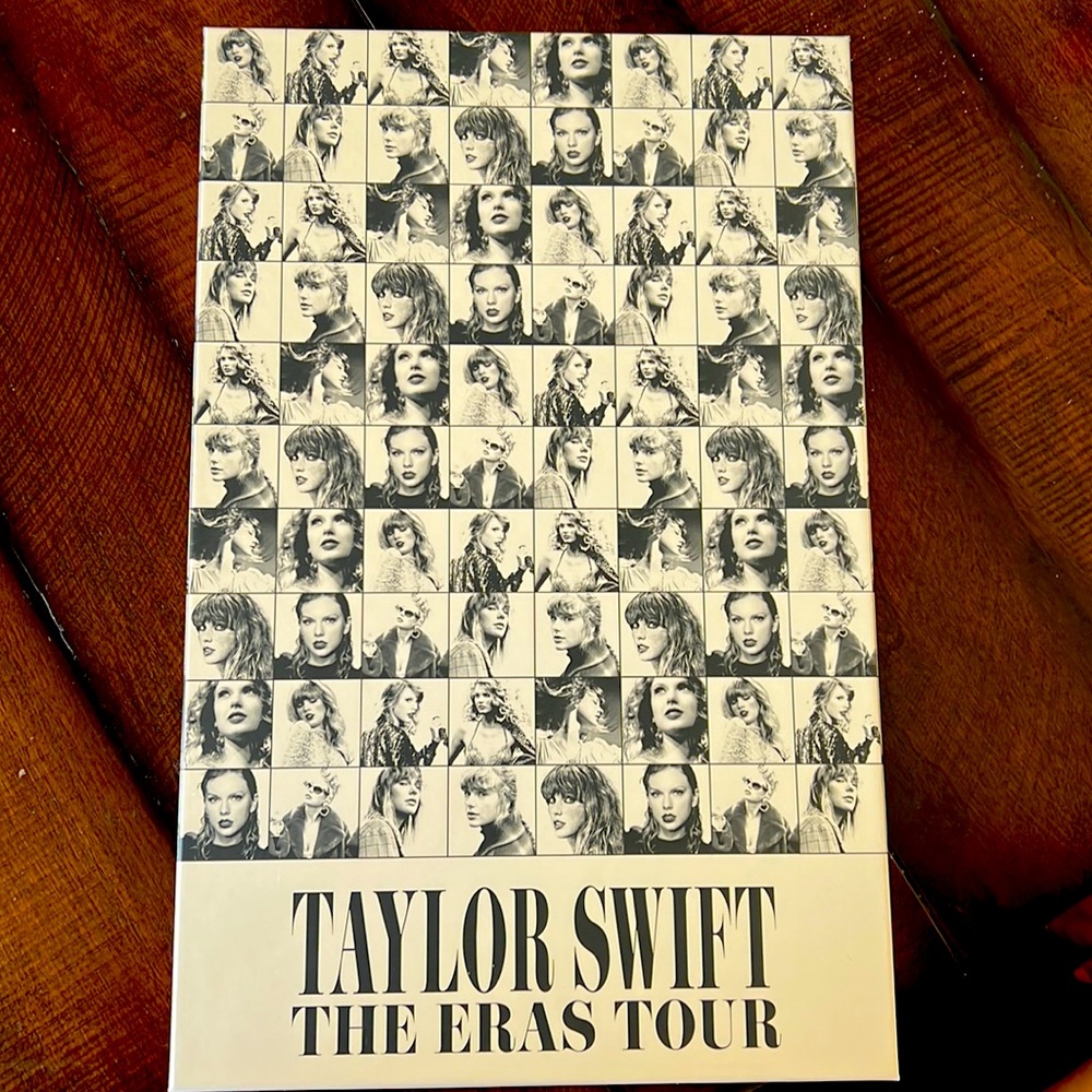 Taylor Swift, Eras Tour, VIP box - bag,posters,lanyard, pin,postcards,posters.